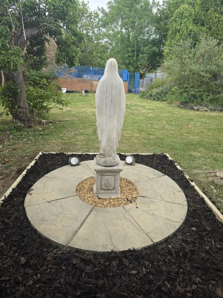 St Anne's Catholic Primary School - Caversham, Reading : Mary Statue Back