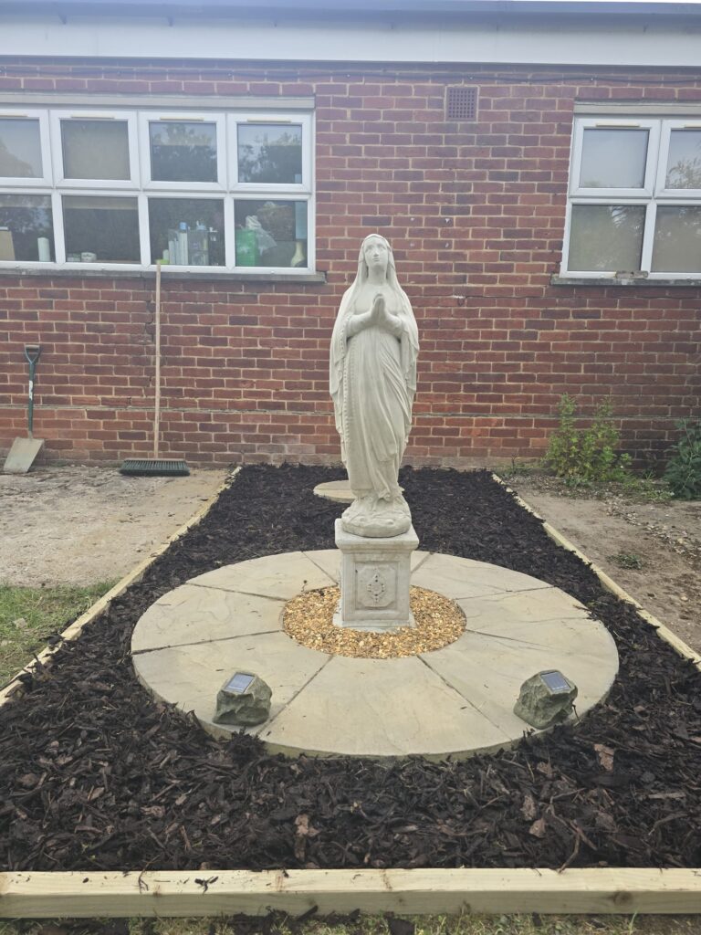 St Anne's Catholic Primary School - Caversham, Reading : Mary Statue Front