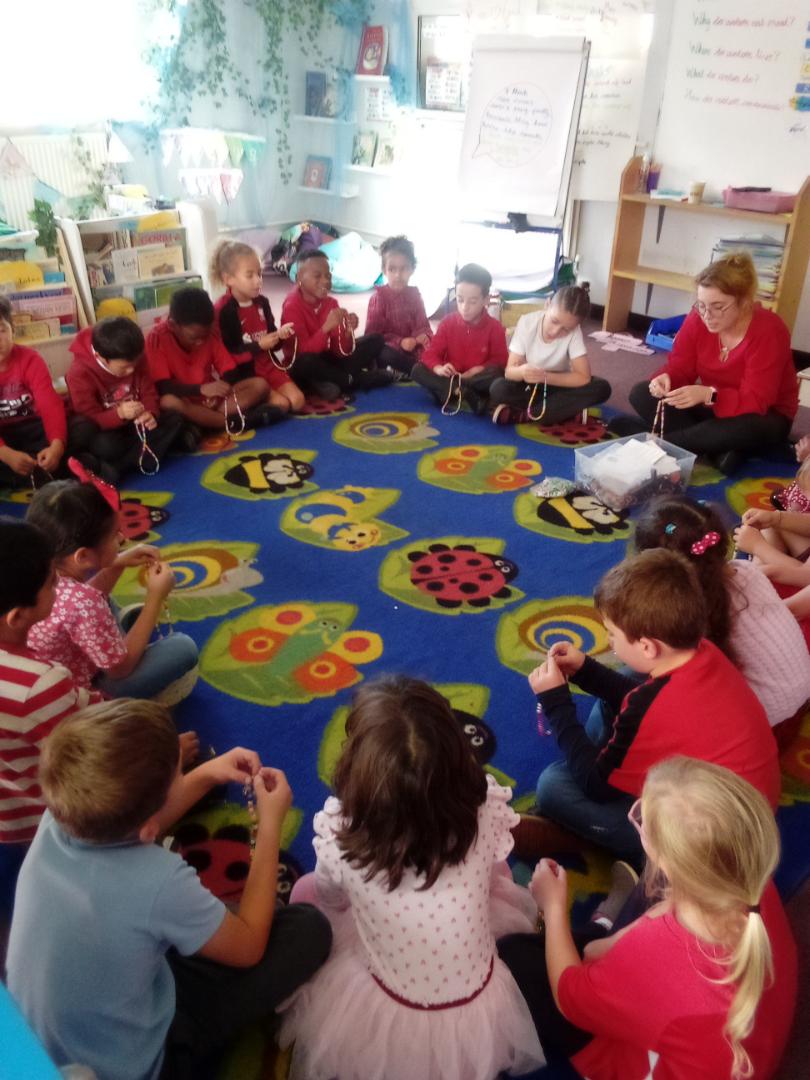 St Anne's Catholic Primary School - Caversham, Reading : Children Praying